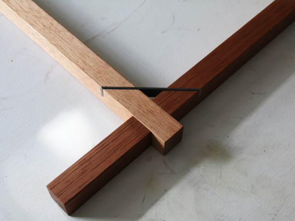 木と鉄の組立式テーブル　コーナー部分の接ぎ方