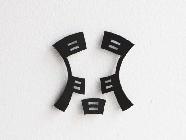 門間 ロゴの様な漢字のアイアン表札