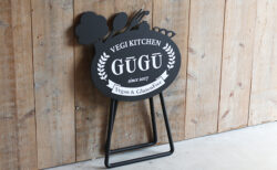 野菜シルエットがおしゃれな折り畳み式の置き型看板